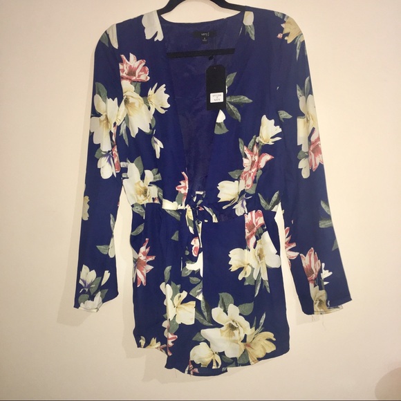 Navy Floral Romper - Picture 3 of 4